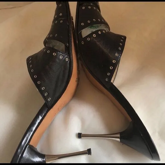 #122 MAPLE LEATHER GROMMET POINTED TOE MULE