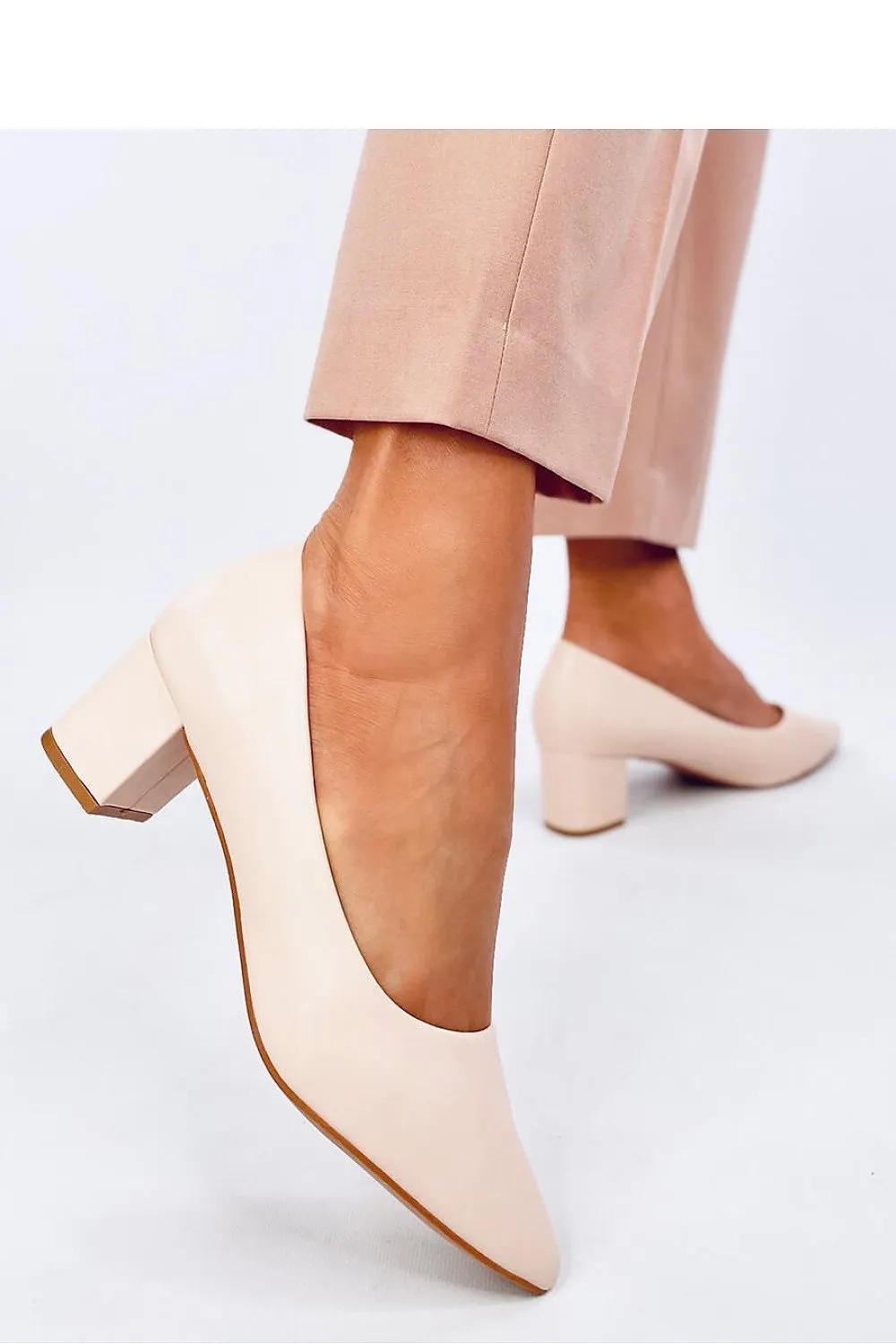 Block heel pumps