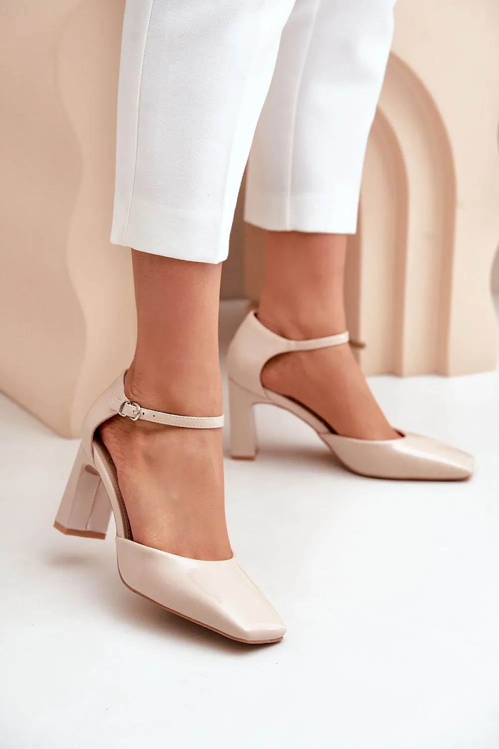 Block heel pumps