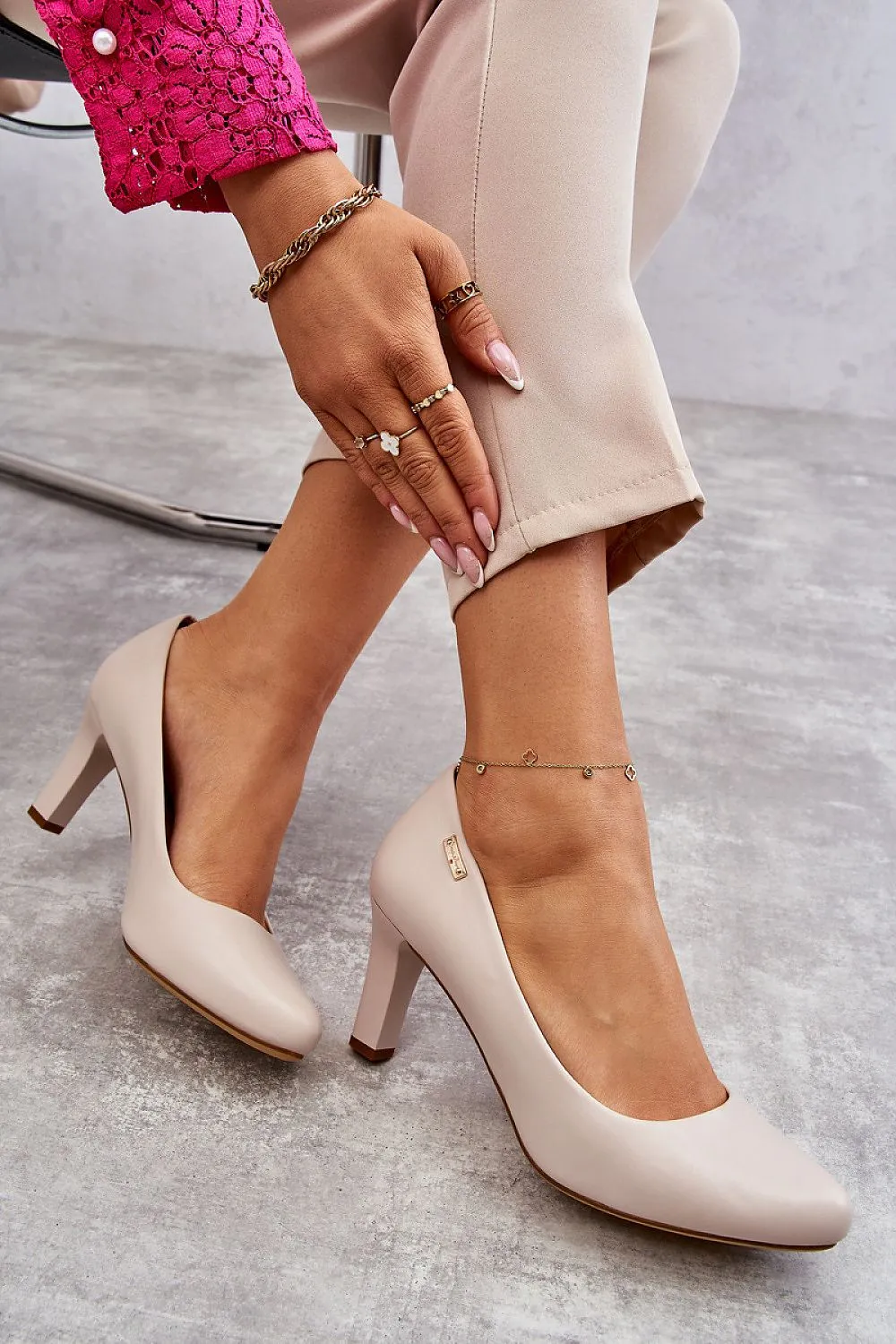 Block heel pumps