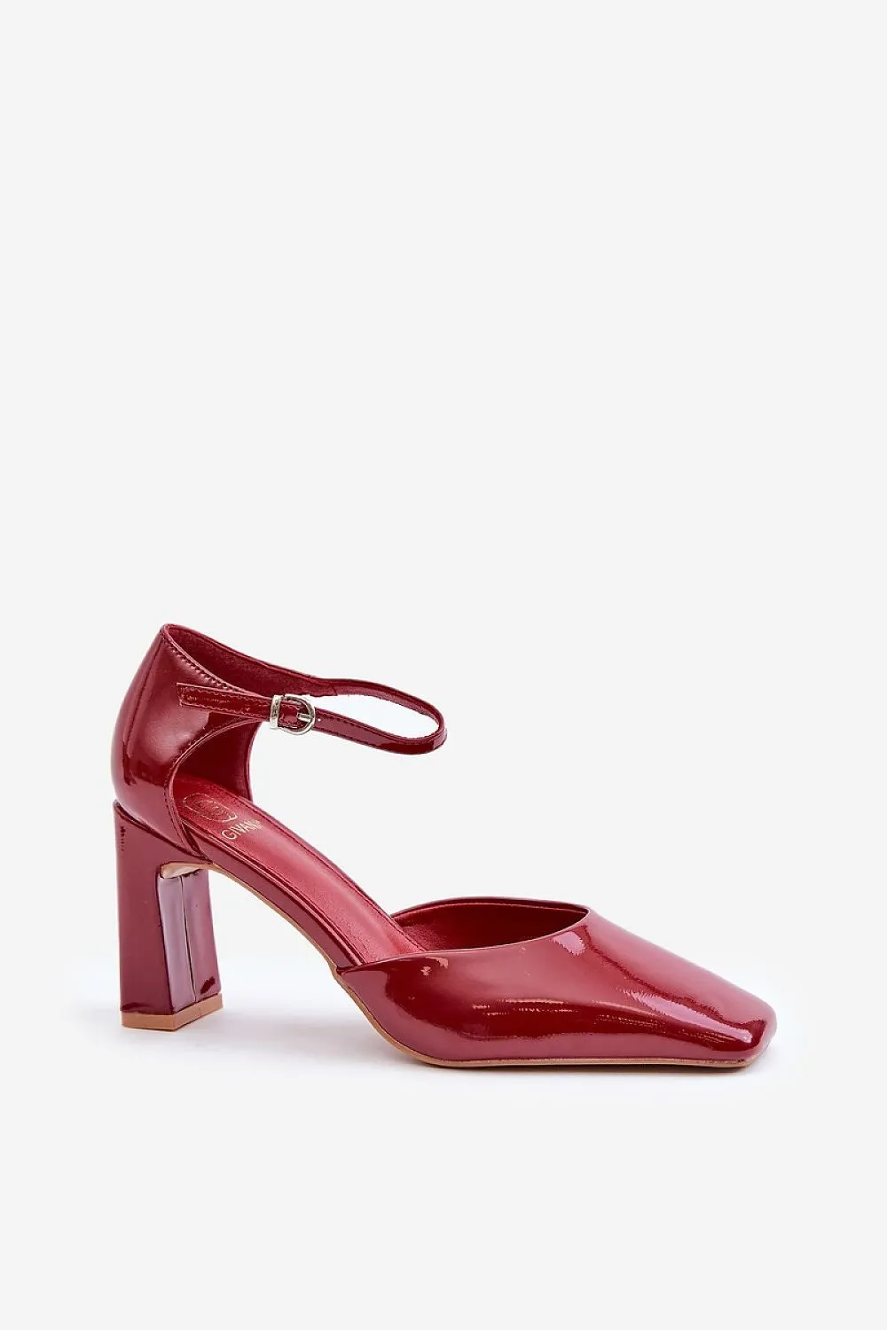 Block heel pumps