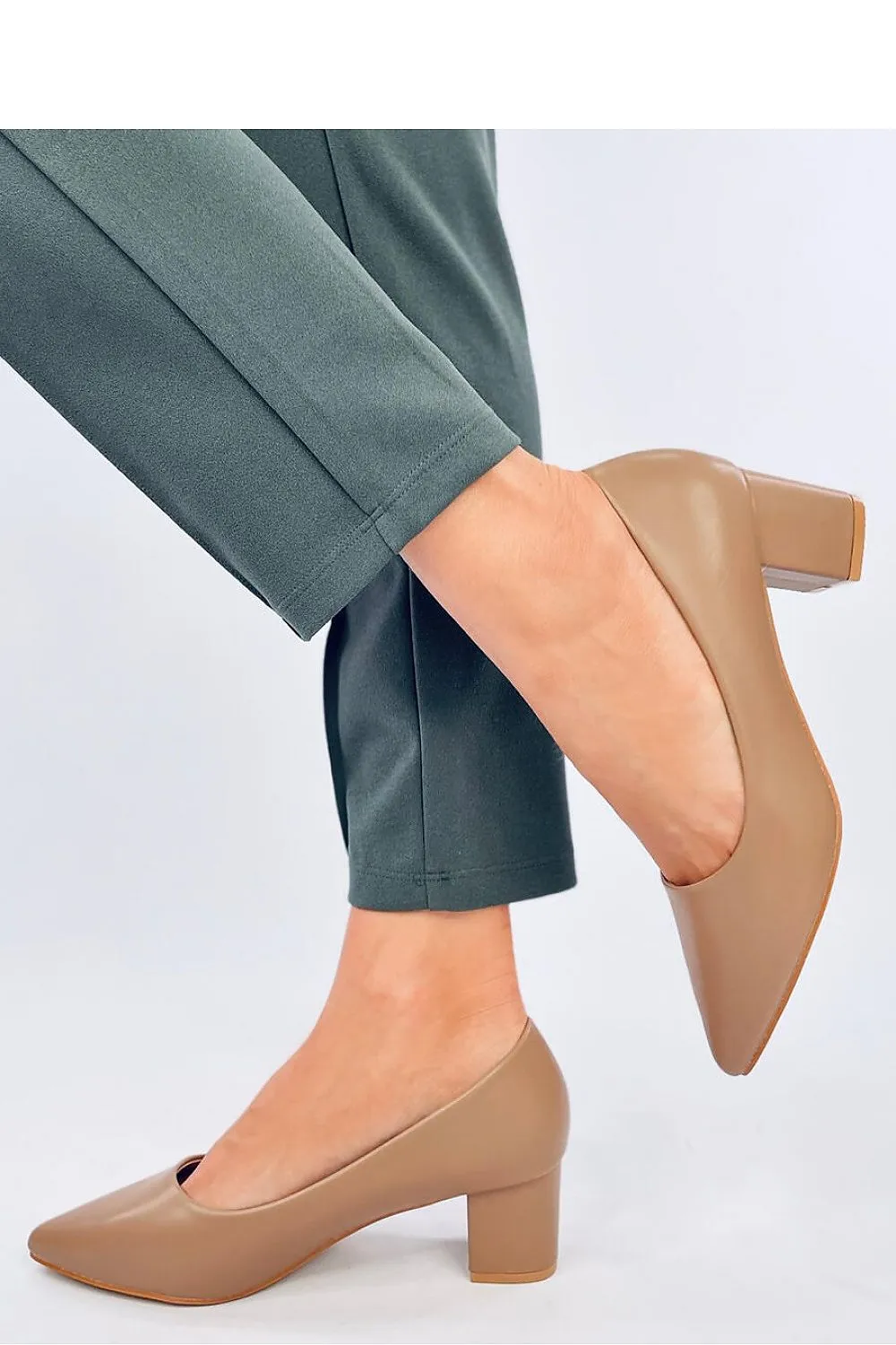 Block heel pumps