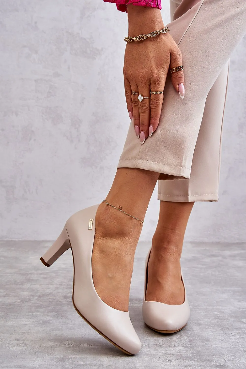 Block heel pumps