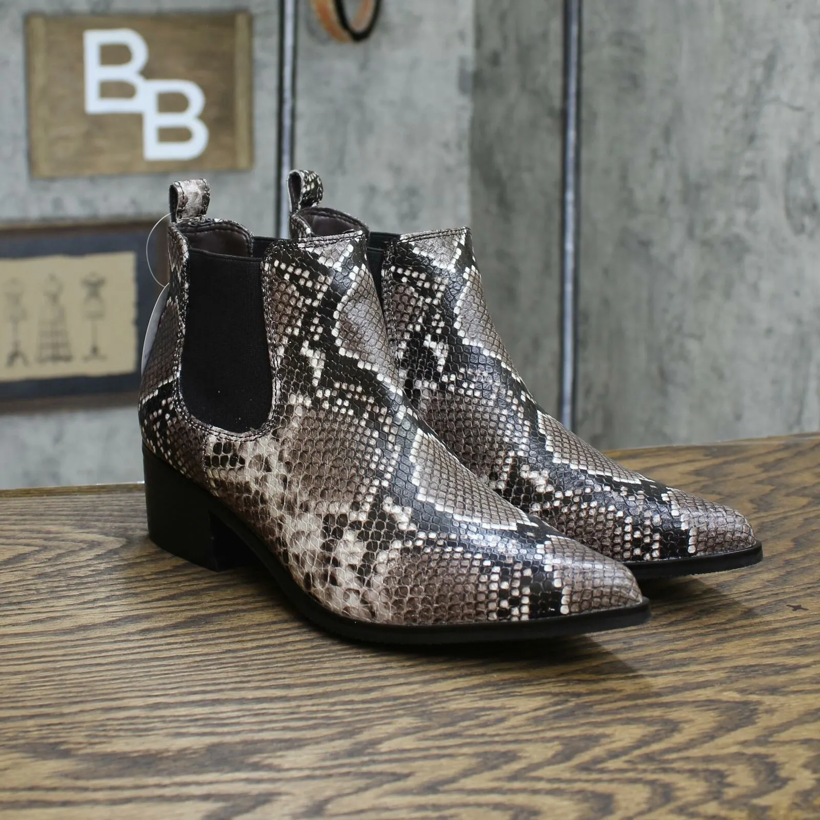Blondo Emelia Waterproof Chelsea Bootie Brown Snake Leather MISMATCH (7,7 1/2)