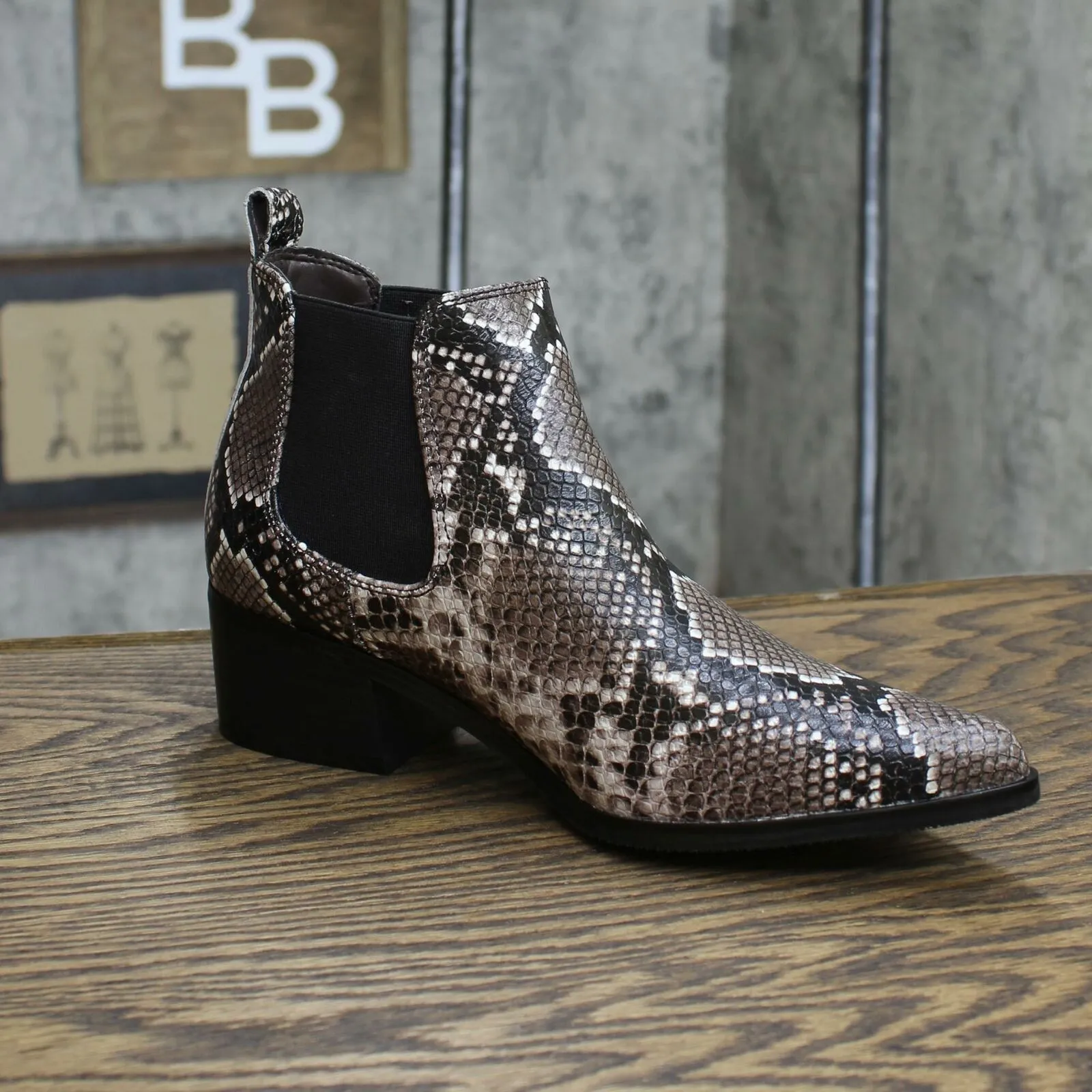 Blondo Emelia Waterproof Chelsea Bootie Brown Snake Leather MISMATCH (7,7 1/2)