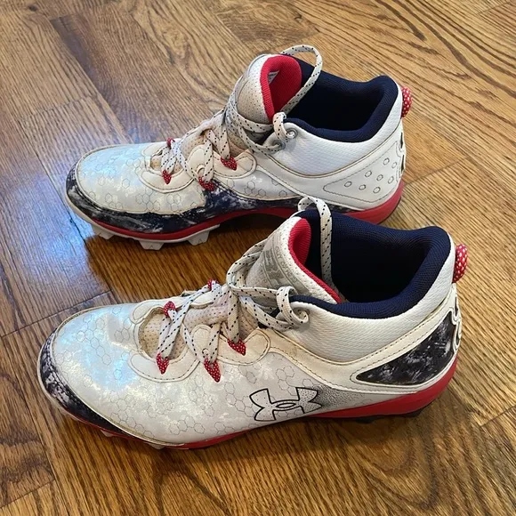 Boys' UA Harper 8 Mid RM Jr. USA Baseball Cleats. Size 6Y. Excellent Condition.
