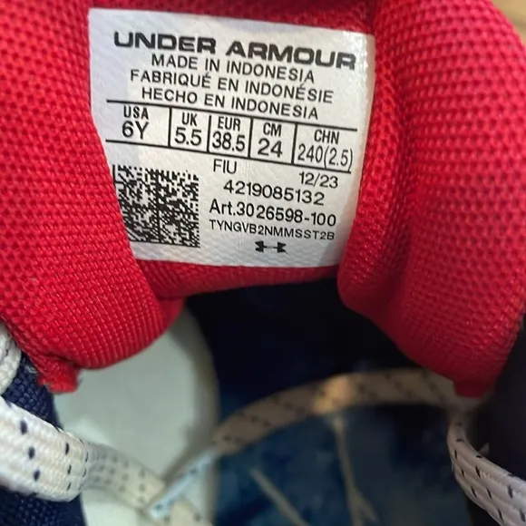 Boys' UA Harper 8 Mid RM Jr. USA Baseball Cleats. Size 6Y. Excellent Condition.