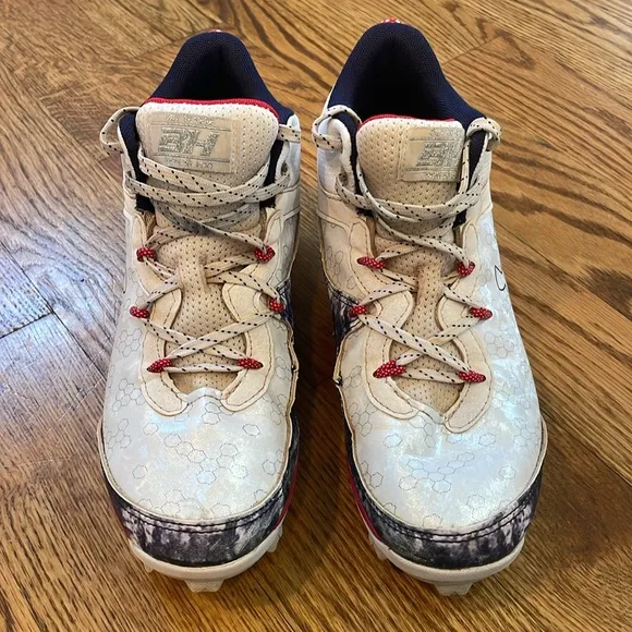 Boys' UA Harper 8 Mid RM Jr. USA Baseball Cleats. Size 6Y. Excellent Condition.