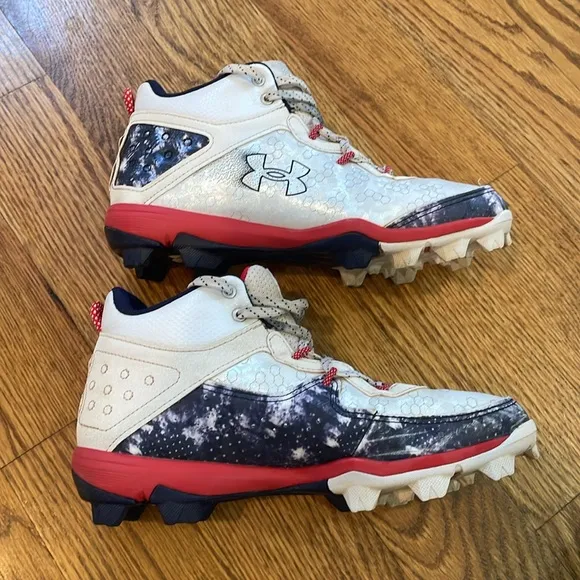 Boys' UA Harper 8 Mid RM Jr. USA Baseball Cleats. Size 6Y. Excellent Condition.