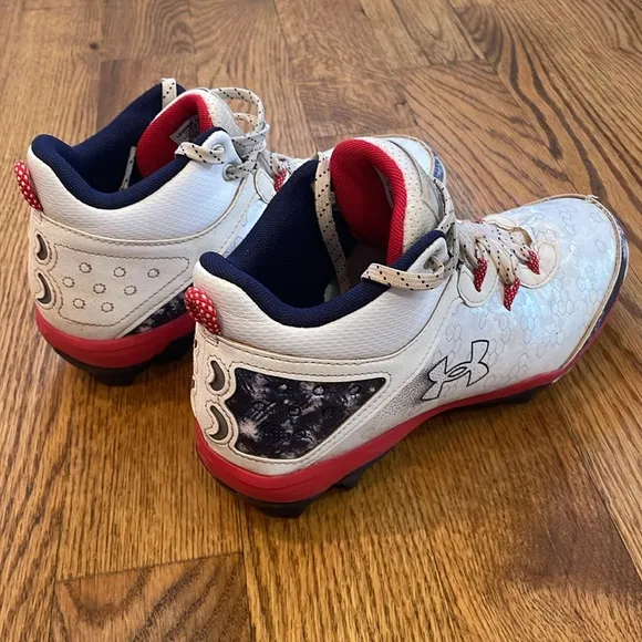 Boys' UA Harper 8 Mid RM Jr. USA Baseball Cleats. Size 6Y. Excellent Condition.