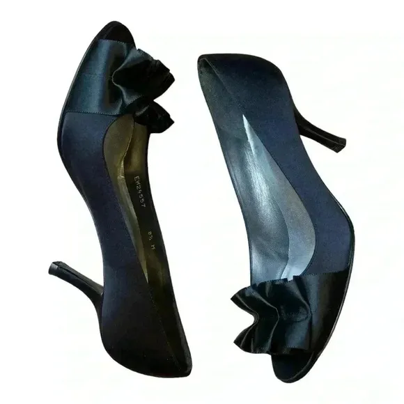 Brand New Stuart Weitzman GIGIRITZ Black Satin Pumps Size 8.5