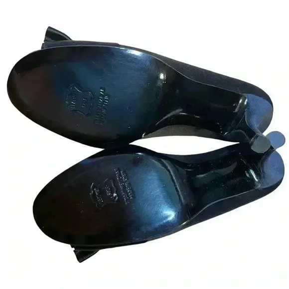 Brand New Stuart Weitzman GIGIRITZ Black Satin Pumps Size 8.5