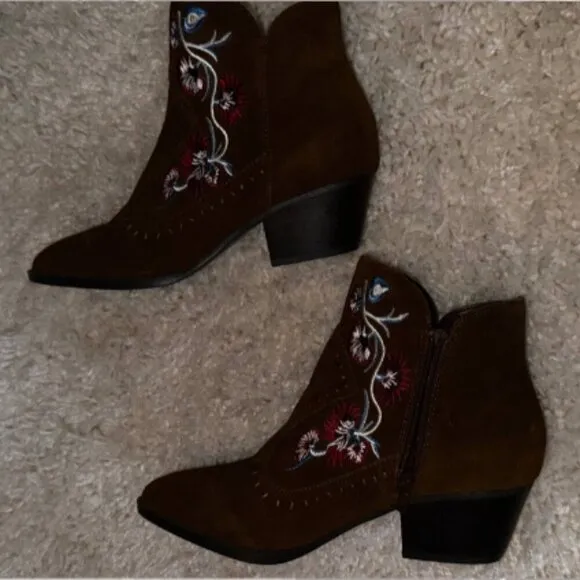 Carlos Santana Womens Size 8M Zip Suede Stacked Block Heel Vivien Booties Brown