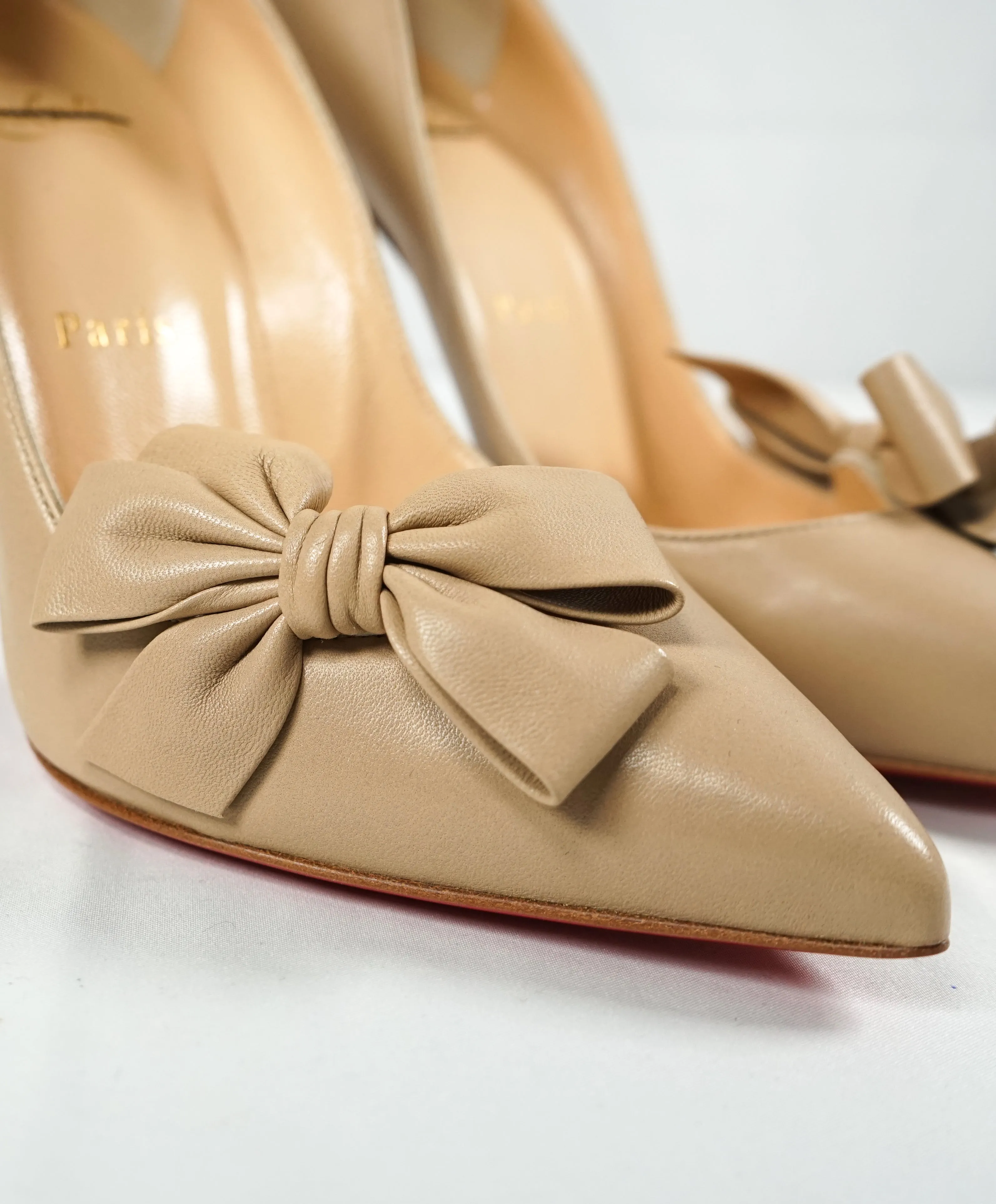 CHRISTIAN LOUBOUTIN - "Madame Menodo" Nude Pumps W Bow - 38