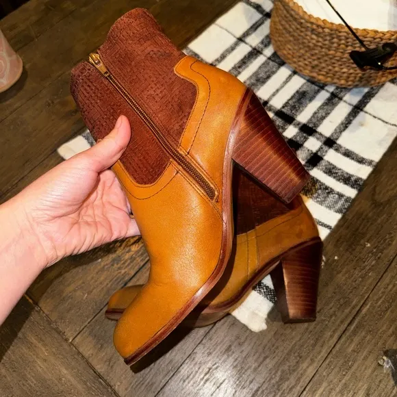 Corso Como Brown Leather &amp; Suede Rounded Toe Ankle Zip Booties Size 7.5