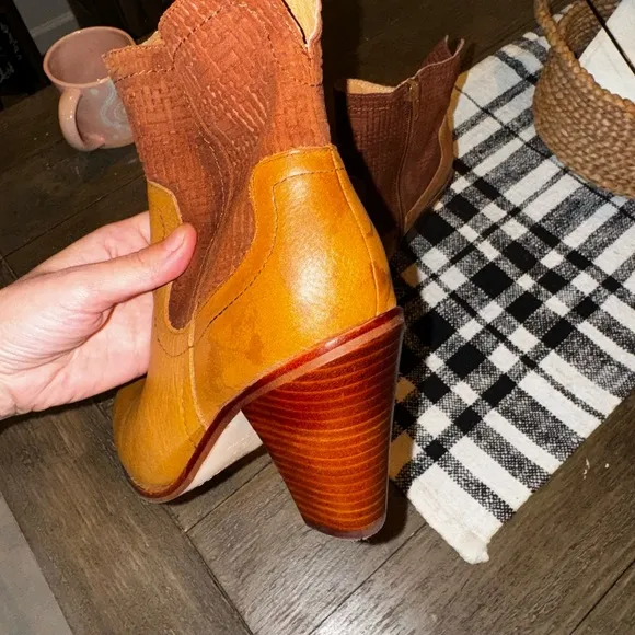 Corso Como Brown Leather &amp; Suede Rounded Toe Ankle Zip Booties Size 7.5