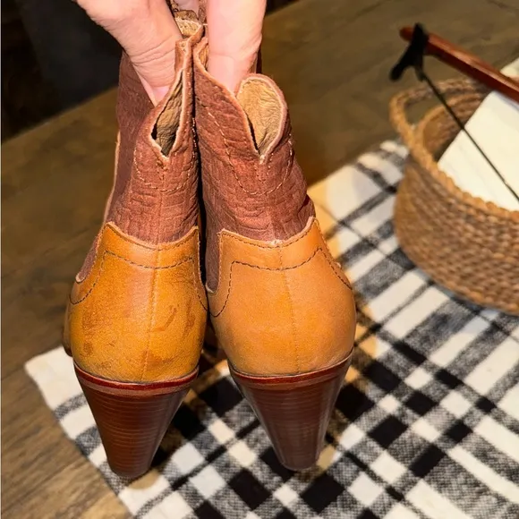 Corso Como Brown Leather &amp; Suede Rounded Toe Ankle Zip Booties Size 7.5