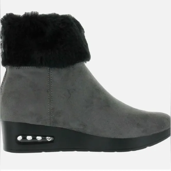 D K N Y ABRÍ-WEDGE BOOTIE MICROS/FAUX F STEEL /BLACK STB GRAY COLOR SIZE 7M