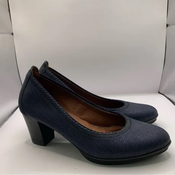 Hispanitas pumps blue leather round toe size 36.5 US 5.5