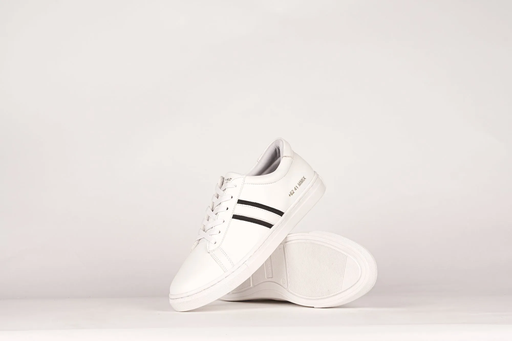 LAH-05 | WHITE / BLACK | MEN