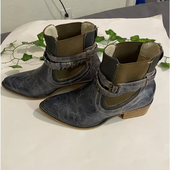Maurices Gray Leather Boots  Booties Size 7