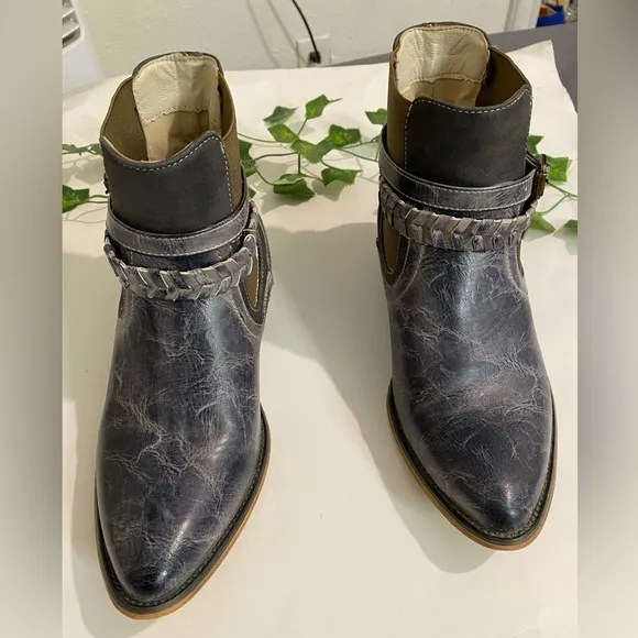 Maurices Gray Leather Boots  Booties Size 7
