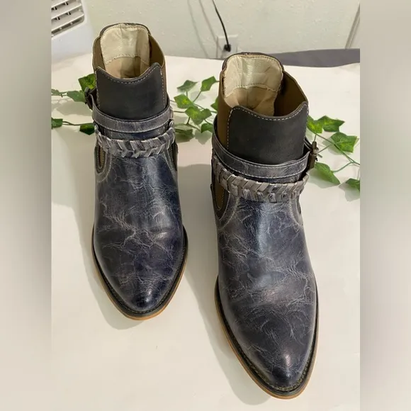 Maurices Gray Leather Boots  Booties Size 7
