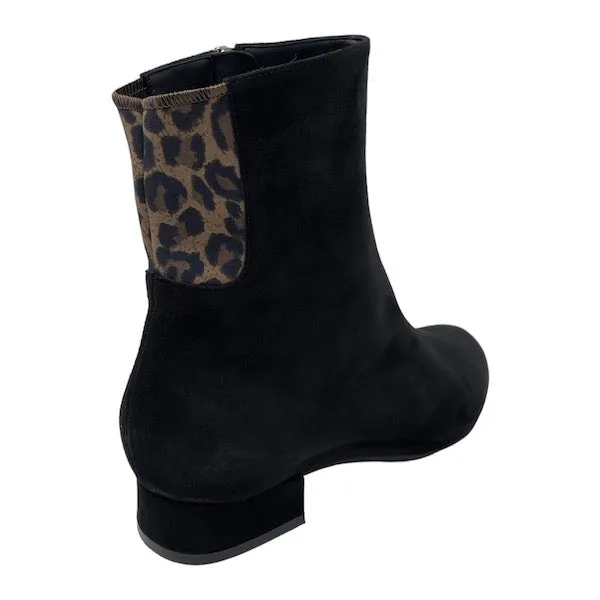 Naxos - Black Suede