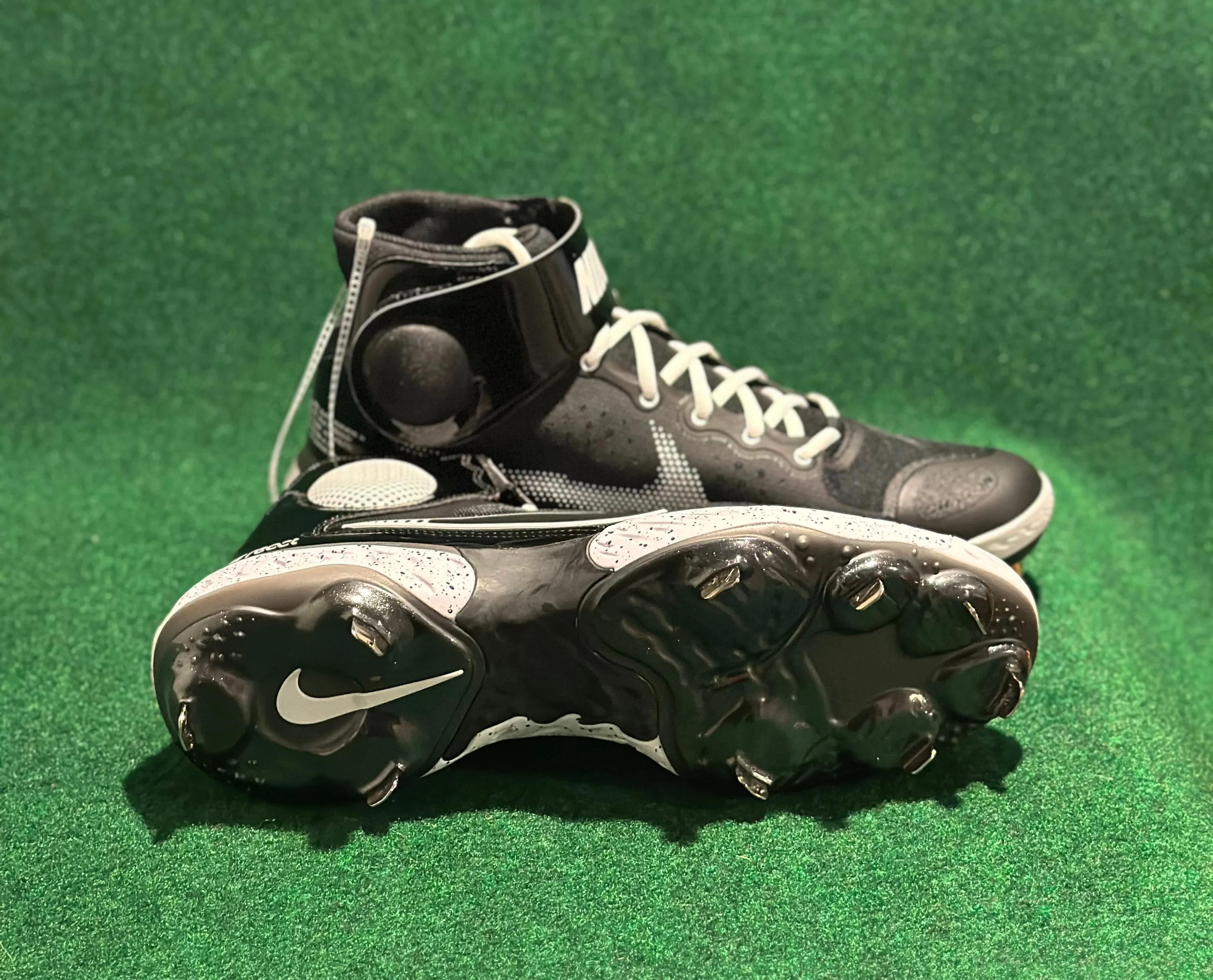 Nike Alpha Huarache Elite 3 Mid Cleats Black Dark Grey White Men’s CK0745-011