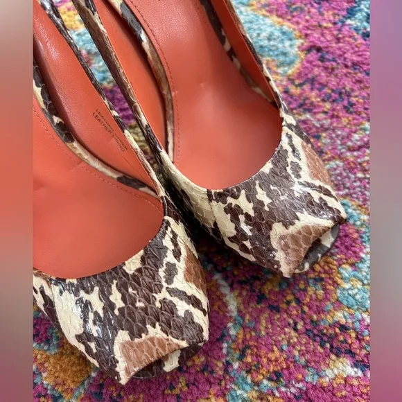 NWOT Via Spiga | Women’s brown/tan snakeskin print leather peep toe pumps, sz 7M
