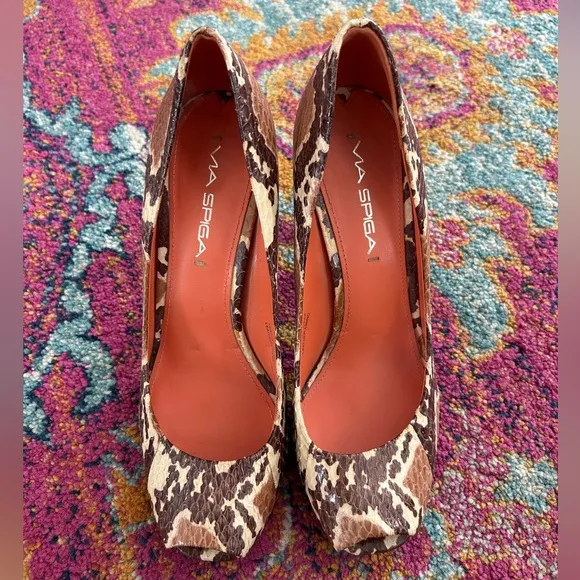 NWOT Via Spiga | Women’s brown/tan snakeskin print leather peep toe pumps, sz 7M