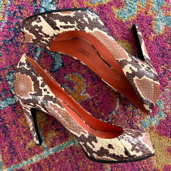NWOT Via Spiga | Women’s brown/tan snakeskin print leather peep toe pumps, sz 7M