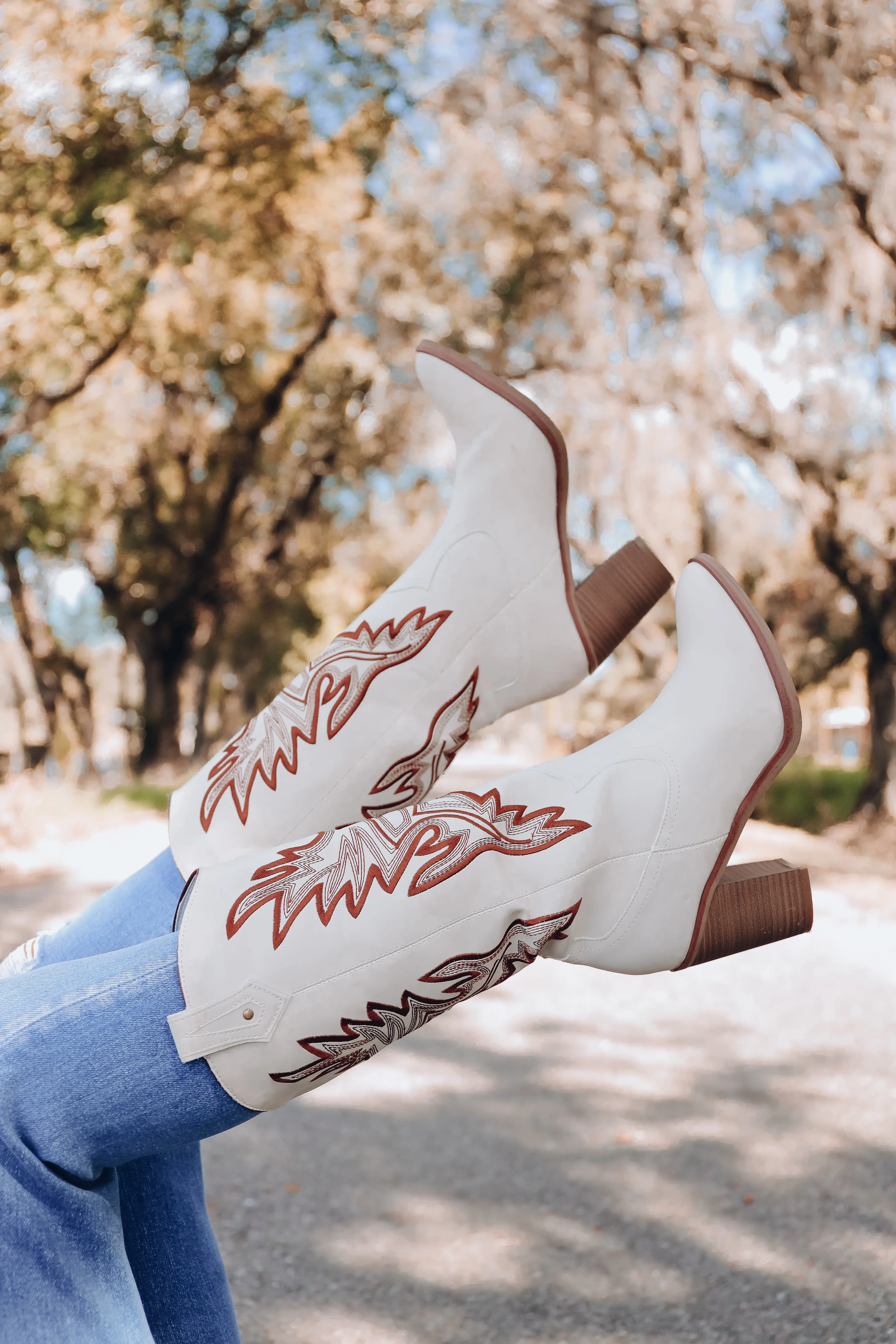 Taley Western Heeled Boot - Ivory