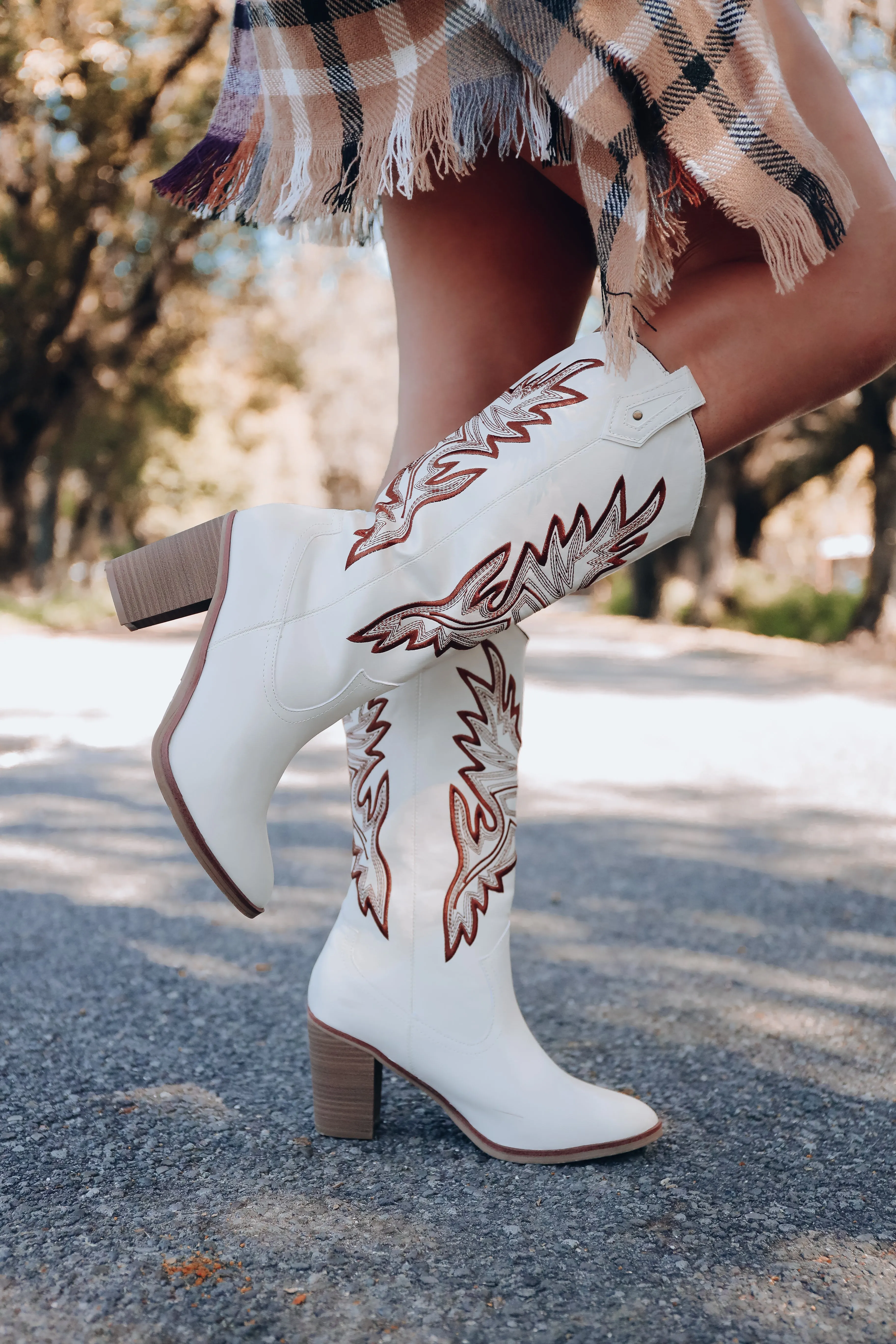Taley Western Heeled Boot - Ivory