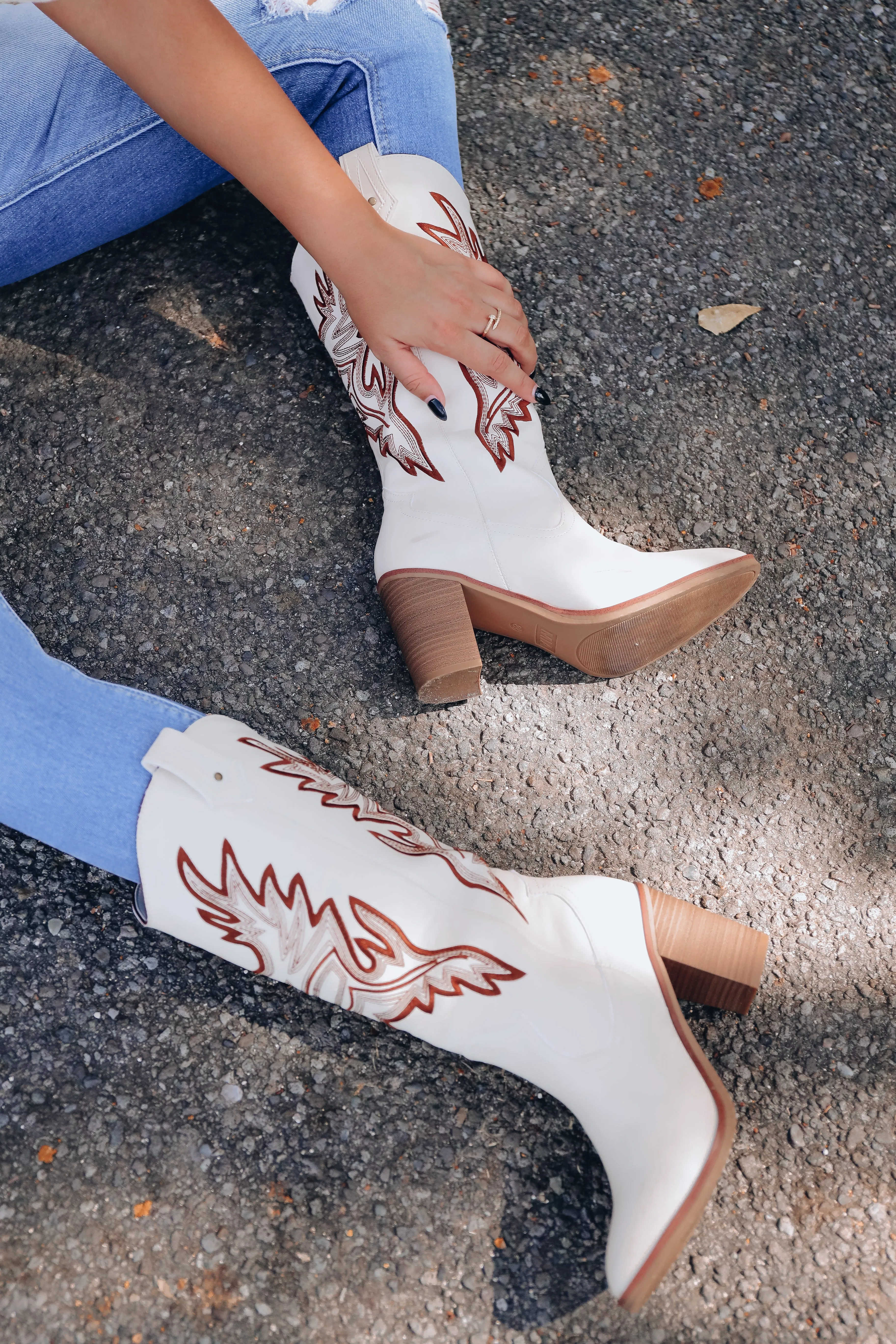 Taley Western Heeled Boot - Ivory