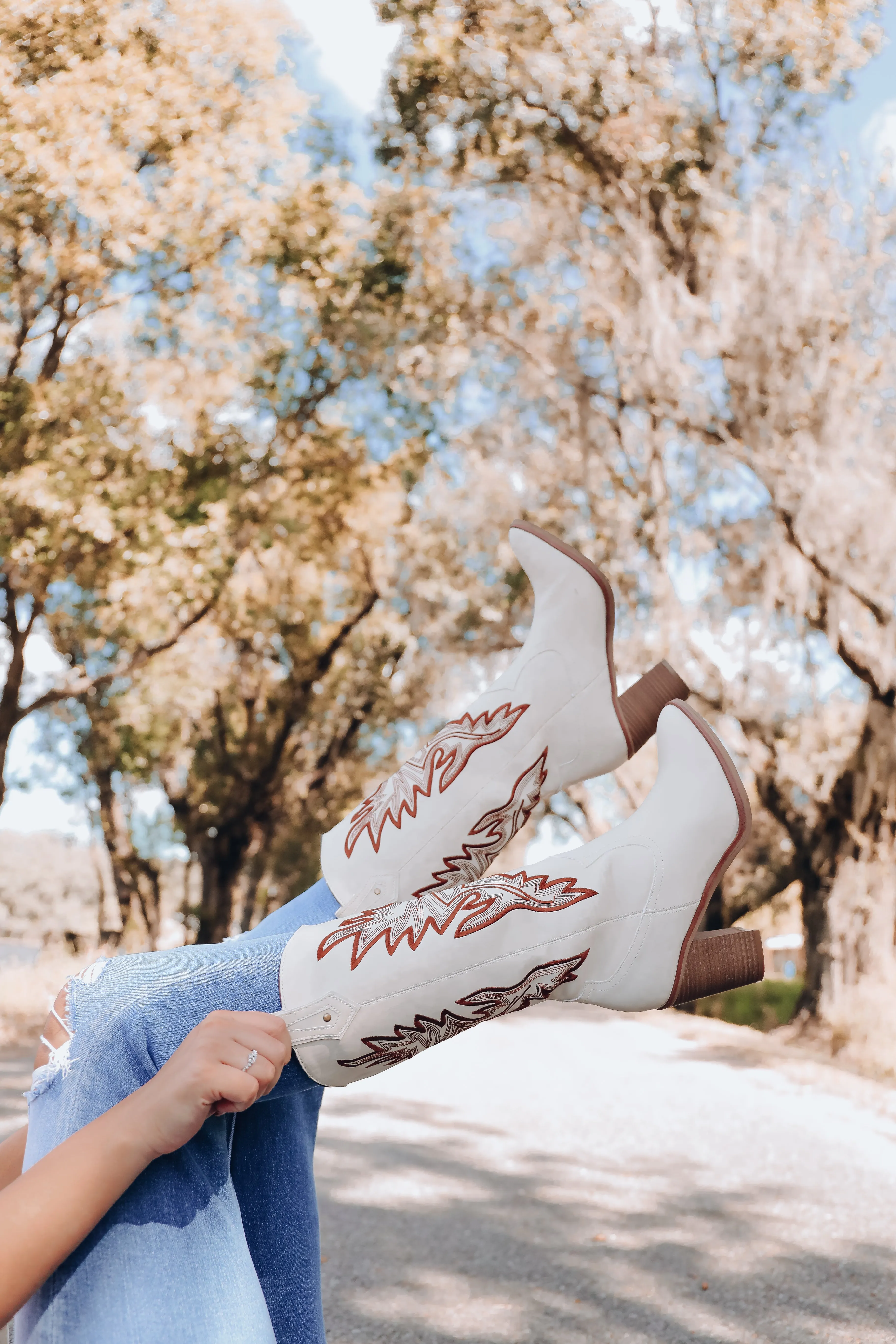 Taley Western Heeled Boot - Ivory
