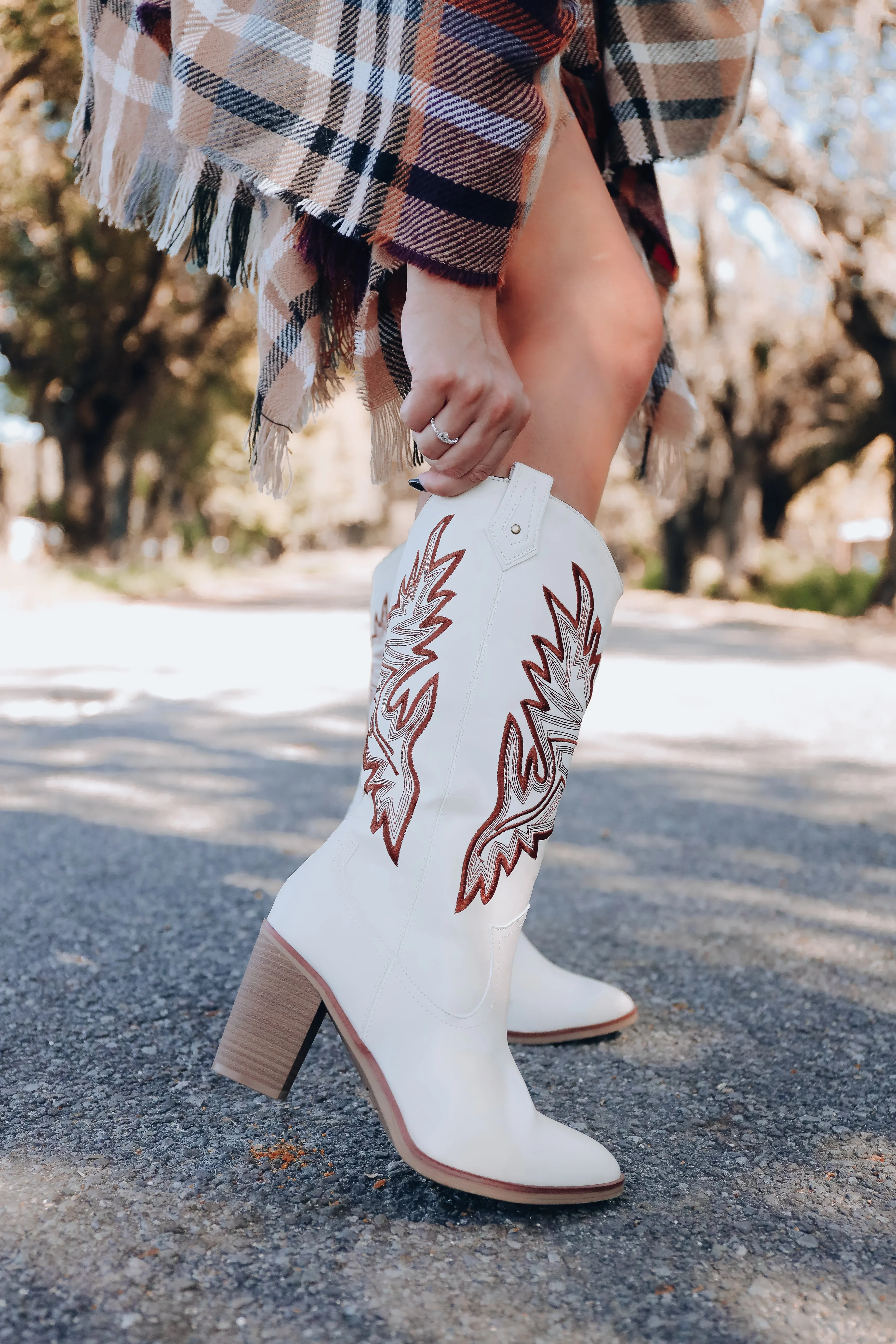 Taley Western Heeled Boot - Ivory