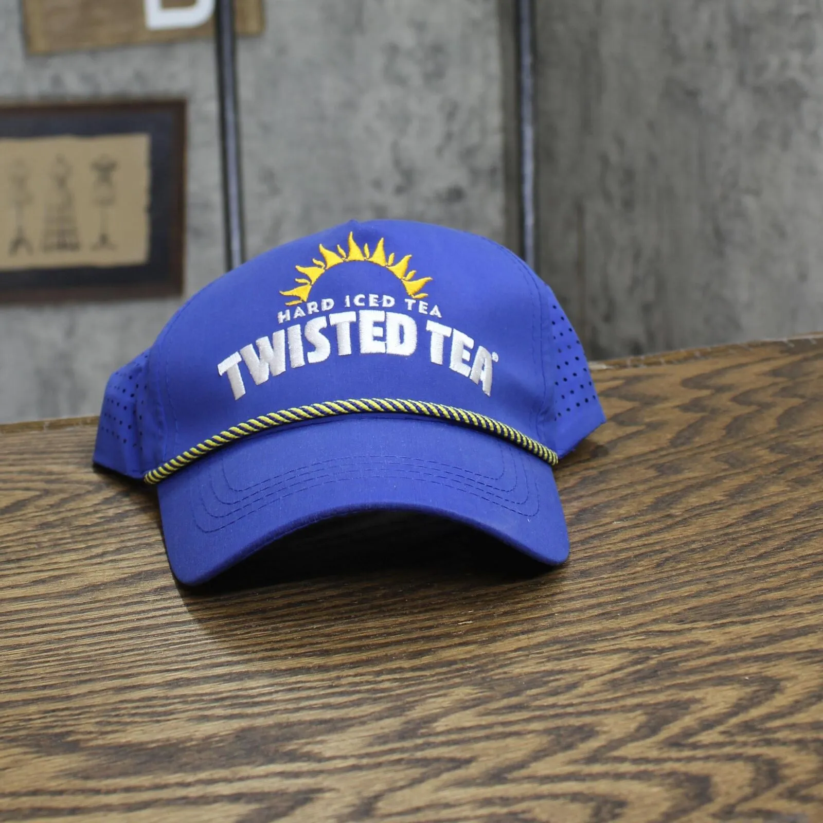 Twisted Tea Mens Lightweight Mesh Back Rope Snapback Baseball Hat Blue One Size
