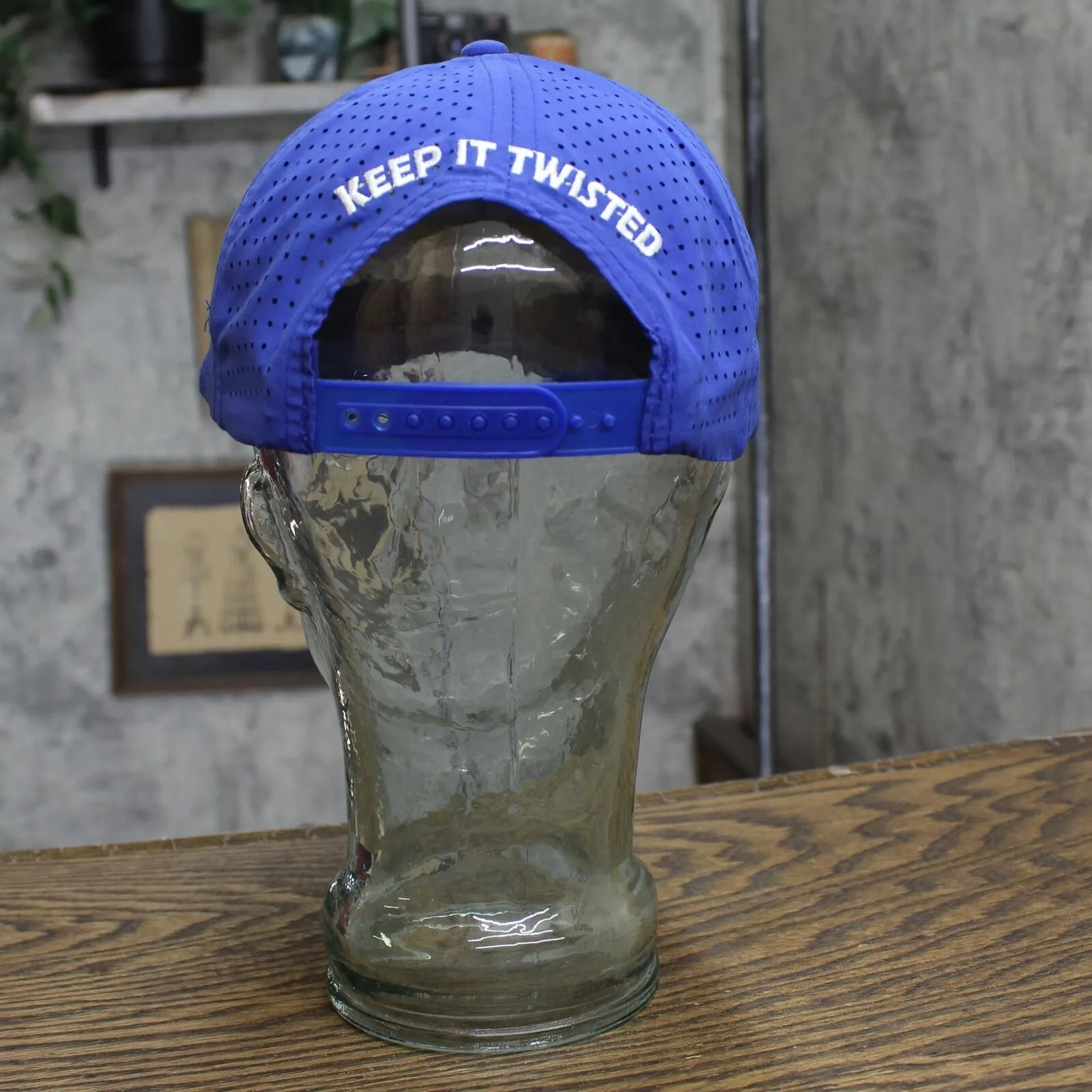 Twisted Tea Mens Lightweight Mesh Back Rope Snapback Baseball Hat Blue One Size