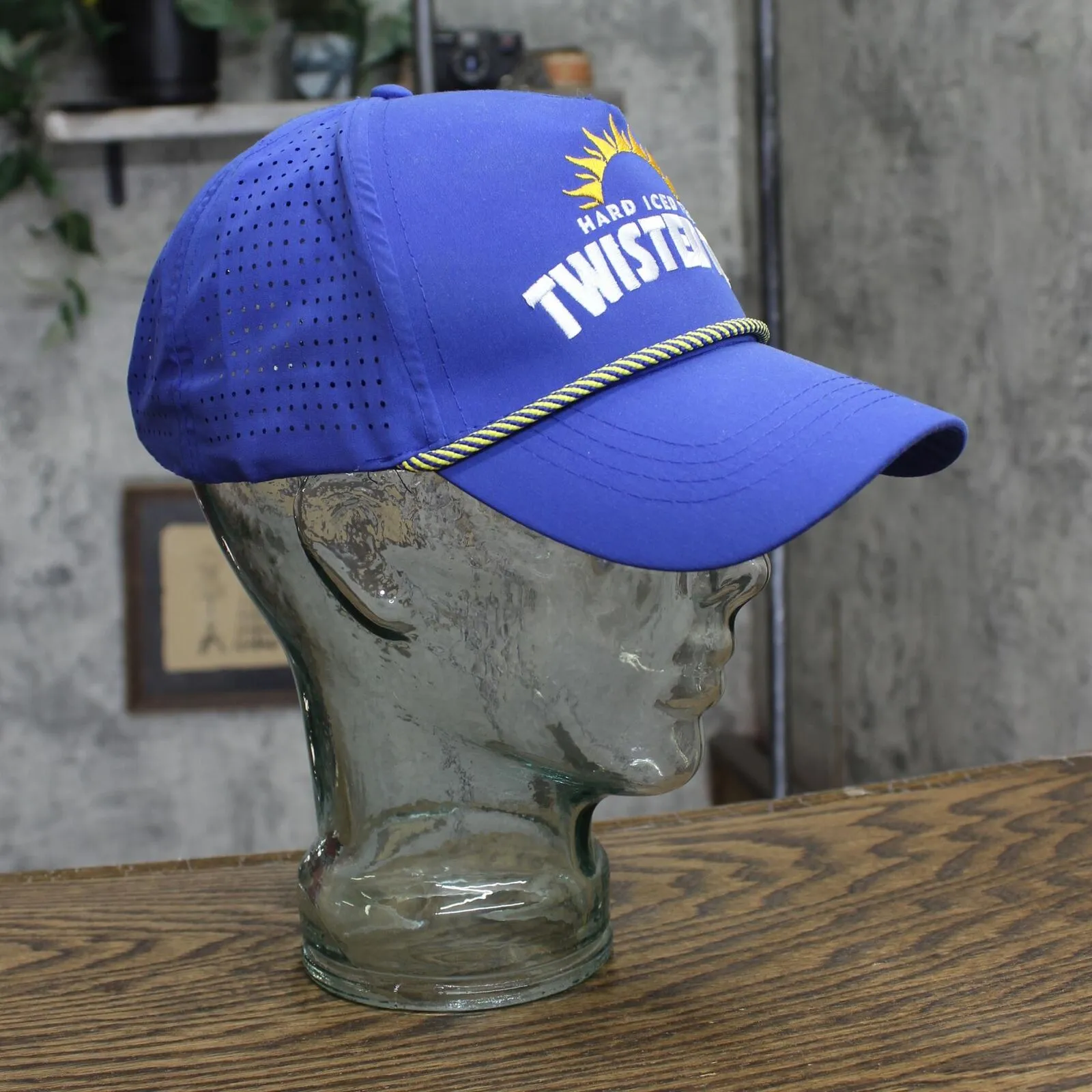 Twisted Tea Mens Lightweight Mesh Back Rope Snapback Baseball Hat Blue One Size