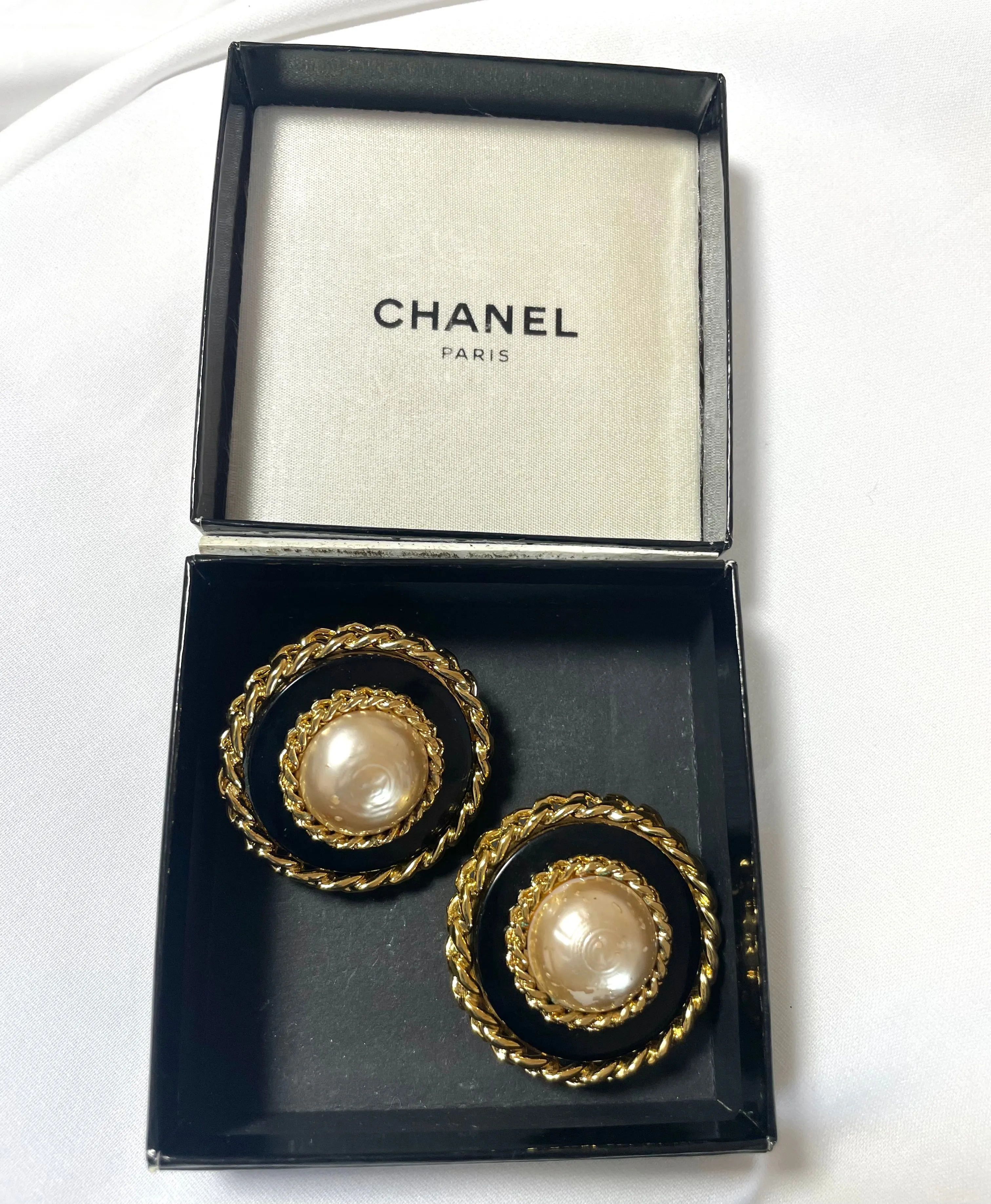 Vintage CHANEL large earrings with golden chain frames and black and faux pearl. Classic mademoiselle Chanel jewelry. 070218ys12