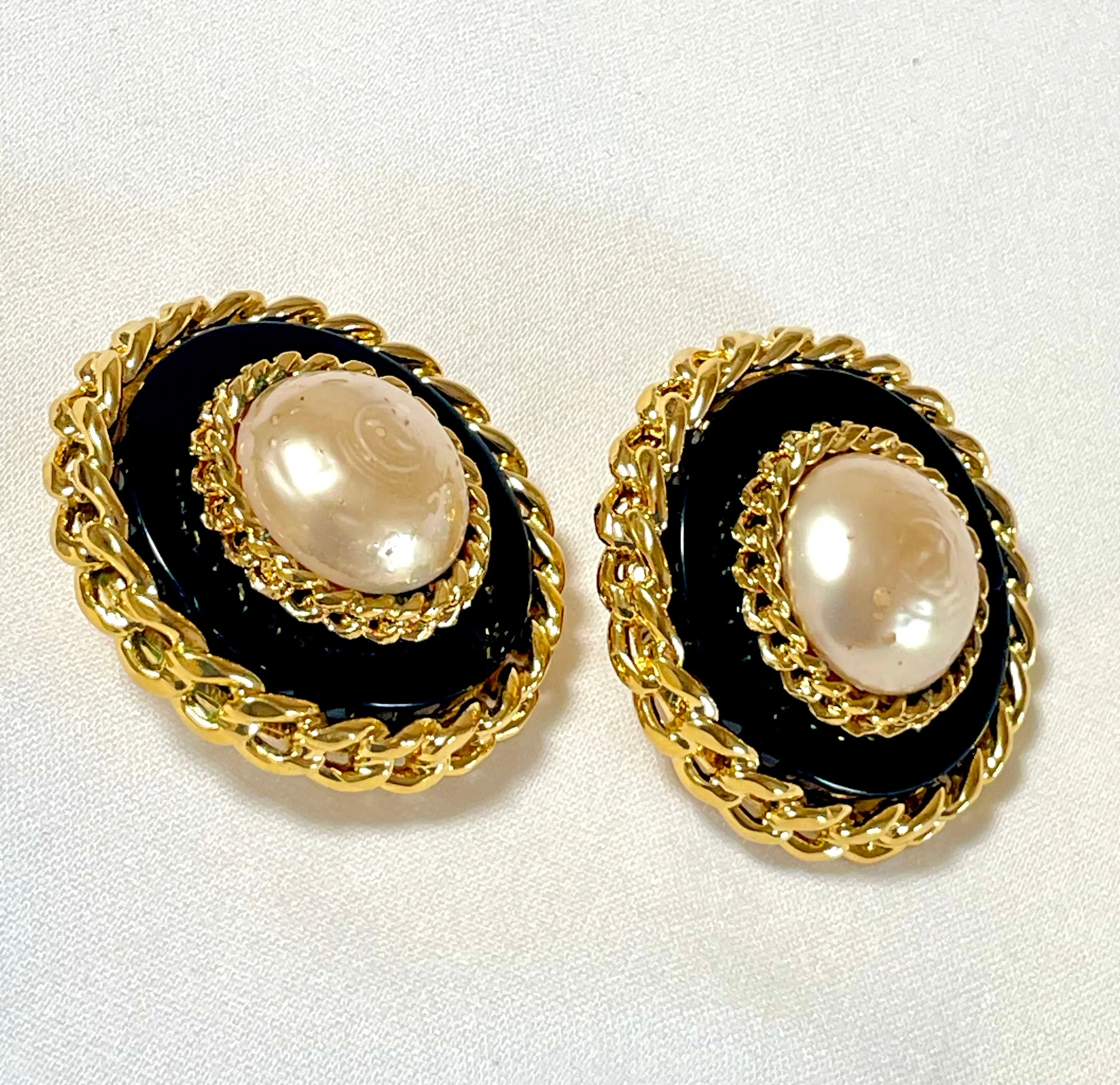 Vintage CHANEL large earrings with golden chain frames and black and faux pearl. Classic mademoiselle Chanel jewelry. 070218ys12