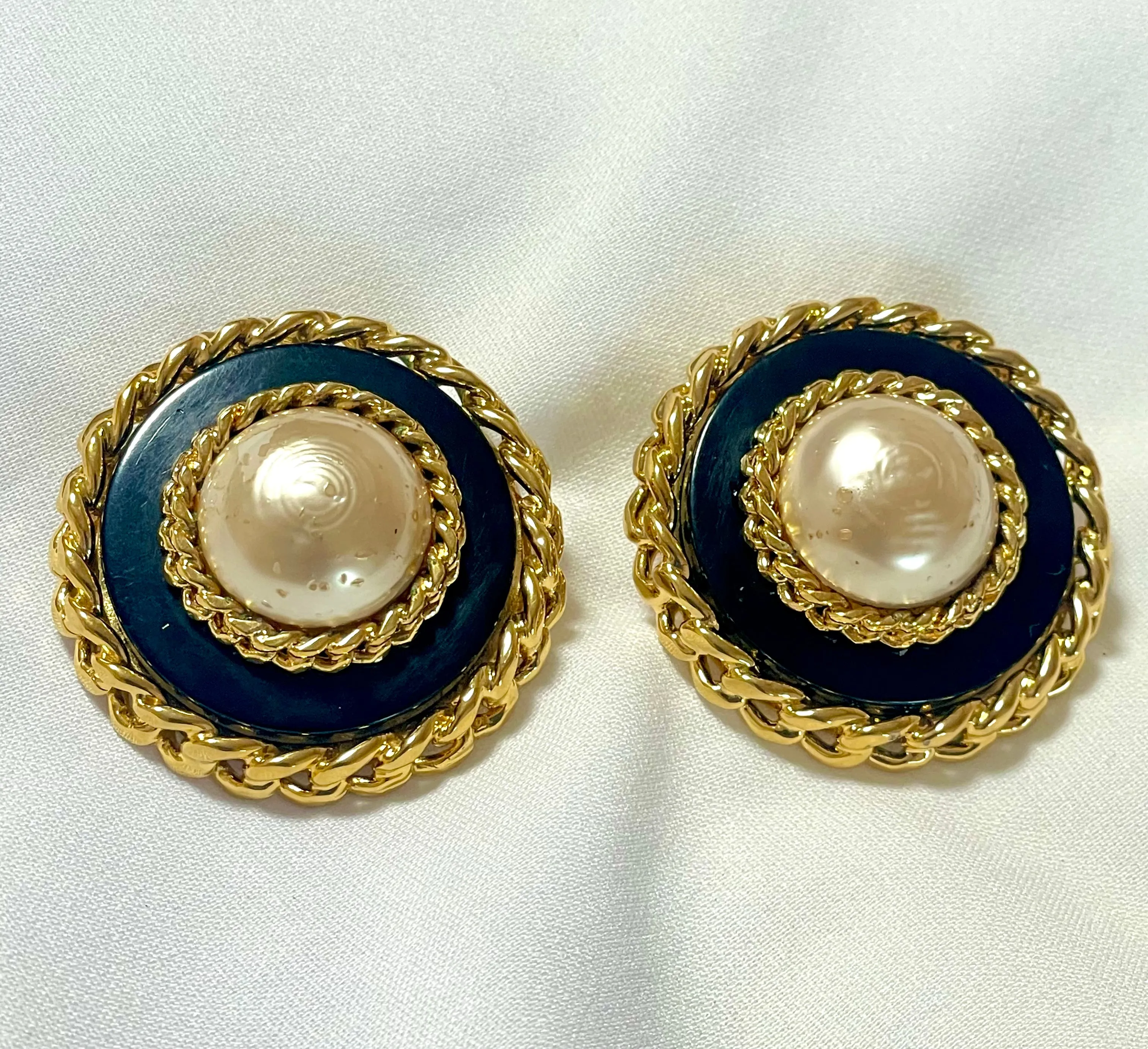 Vintage CHANEL large earrings with golden chain frames and black and faux pearl. Classic mademoiselle Chanel jewelry. 070218ys12