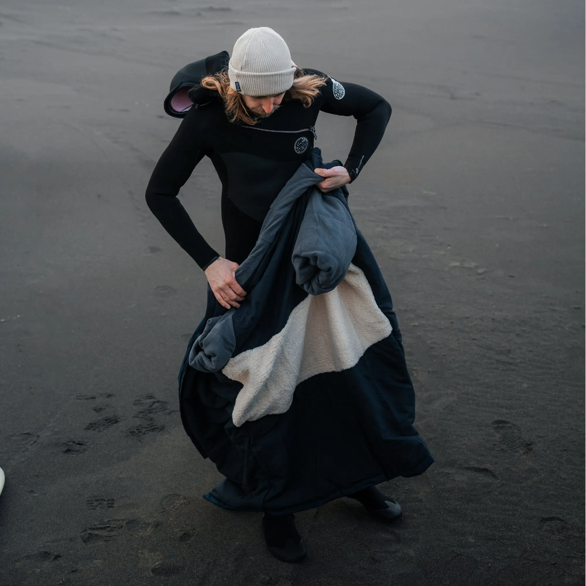 VOITED 2nd Edition Outdoor Changing Robe & Drycoat for Surfing, Camping, Vanlife & Wild Swimming - Ocean Navy