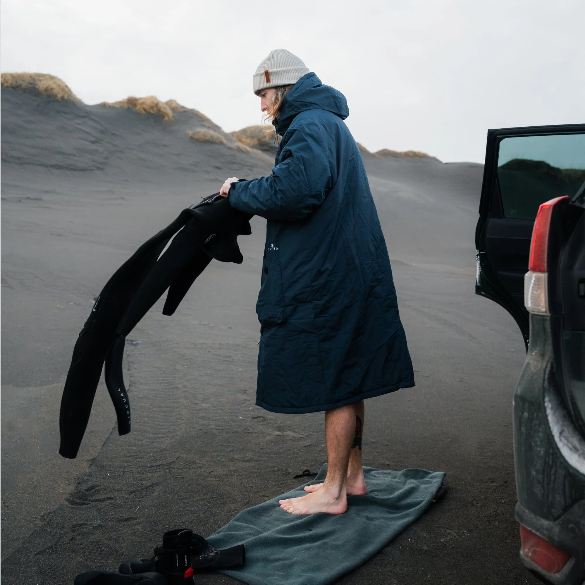 VOITED 2nd Edition Outdoor Changing Robe & Drycoat for Surfing, Camping, Vanlife & Wild Swimming - Ocean Navy