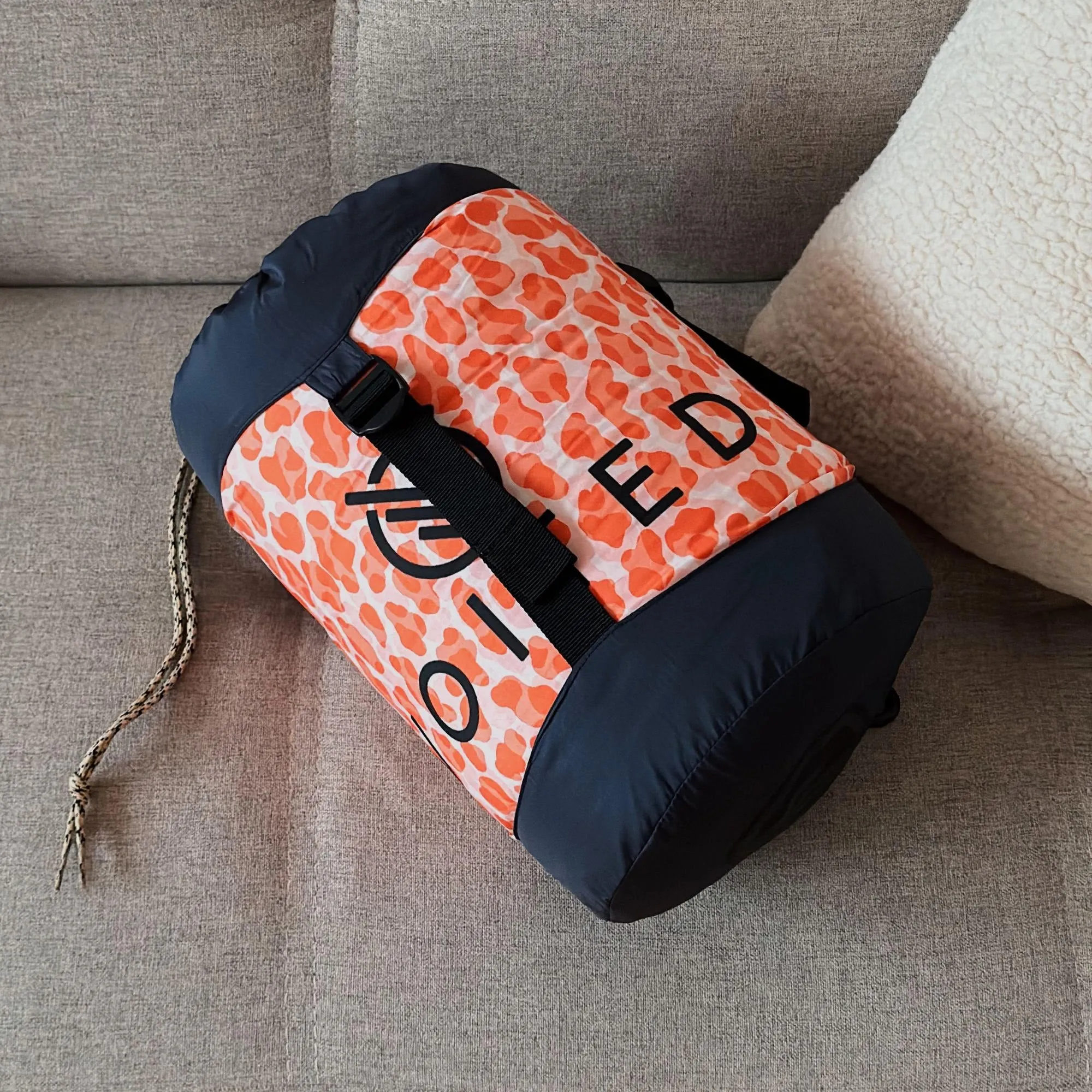 VOITED Mini Traveler Cream Indoor / Outdoor Camping Blanket -Little Leo