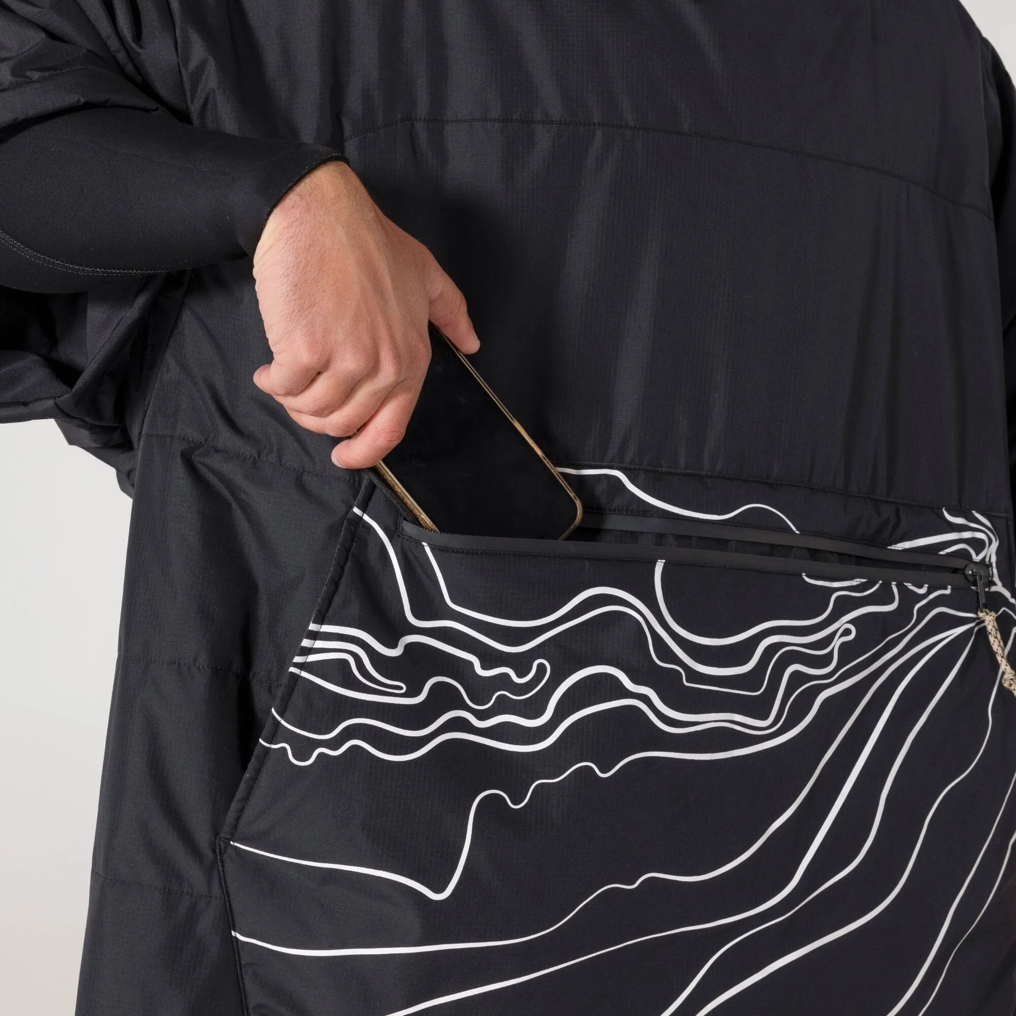 VOITED Outdoor Poncho for Surfing, Camping, Vanlife, Sailing  & Wild Swimming - Apex Black