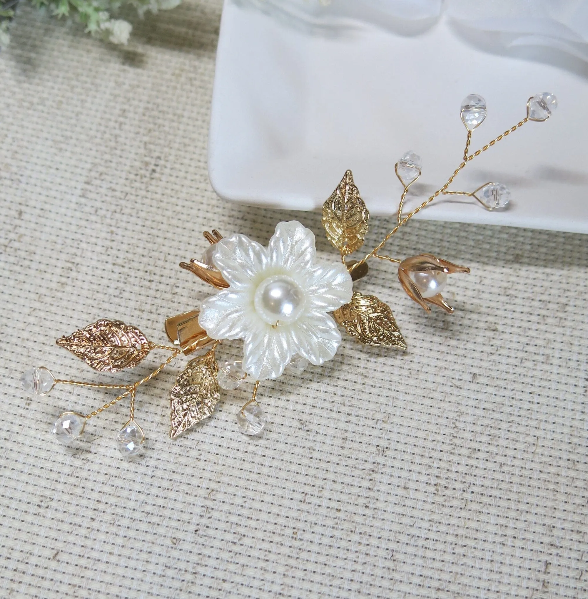 White Pearl Flower Gold Hairclip, Bridal Floral Bead Hair Clip, Wedding Floral Alligator Headpiece