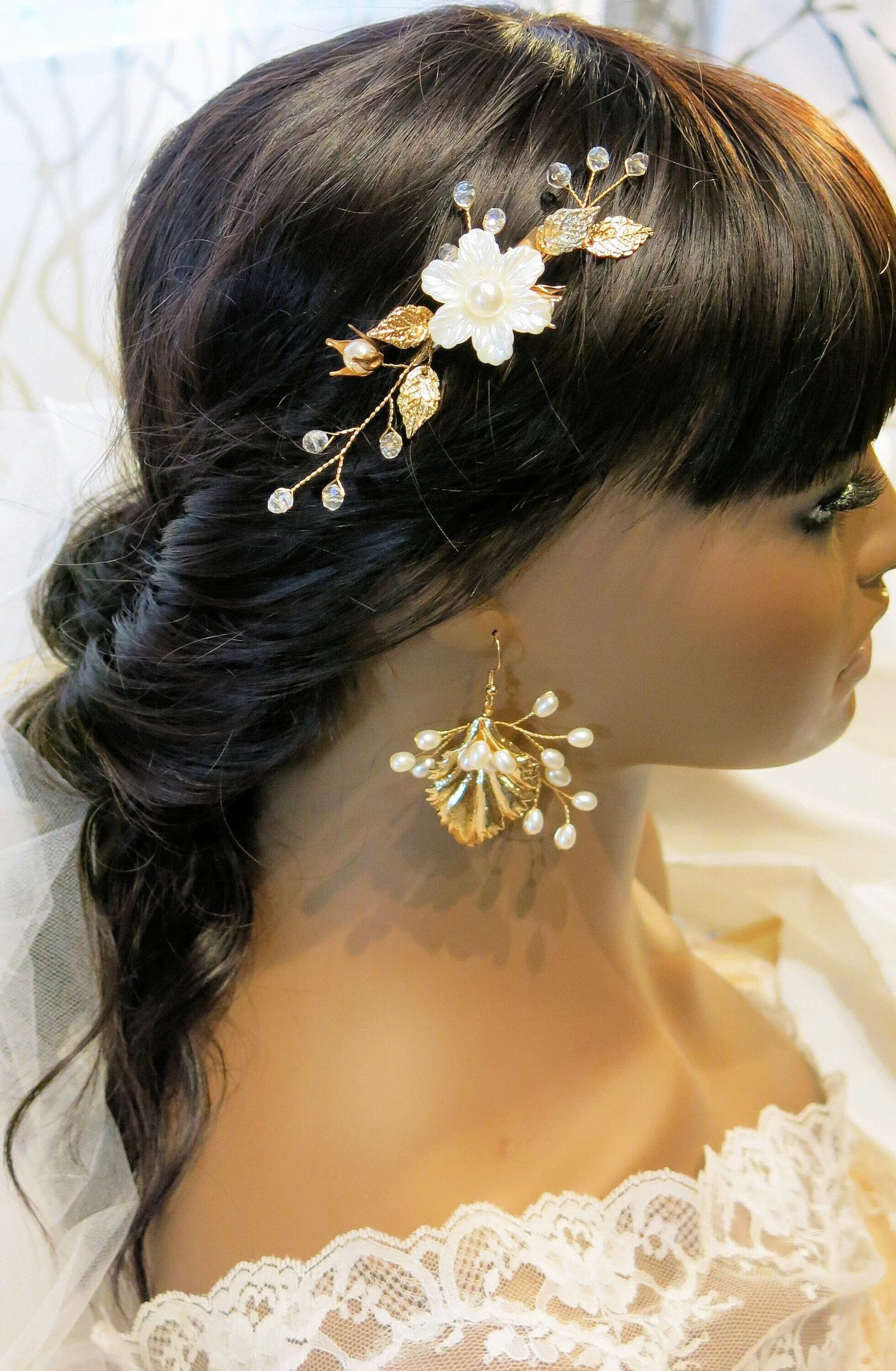 White Pearl Flower Gold Hairclip, Bridal Floral Bead Hair Clip, Wedding Floral Alligator Headpiece