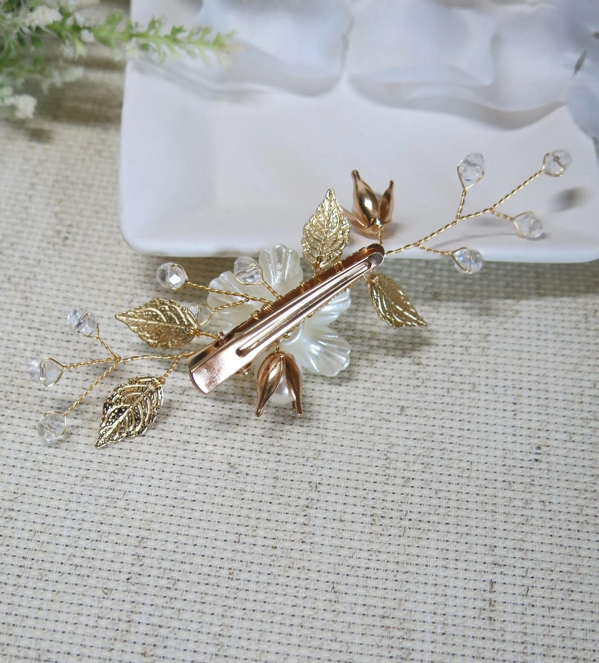 White Pearl Flower Gold Hairclip, Bridal Floral Bead Hair Clip, Wedding Floral Alligator Headpiece